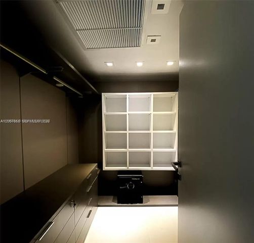 5255 Collins Avenue 9E, Miami Beach, FL 33140