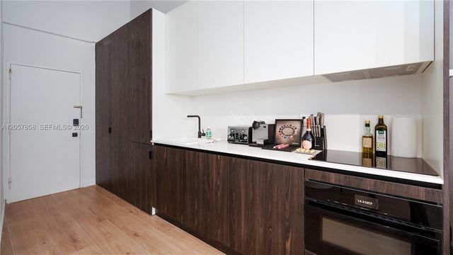 5255 Collins Avenue 9E, Miami Beach, FL 33140