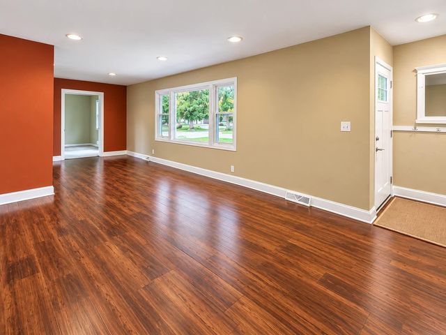7913 5th Street NE, Fridley, MN 55432