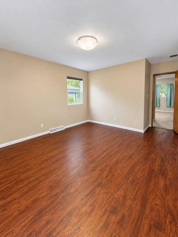 7913 5th Street NE, Fridley, MN 55432