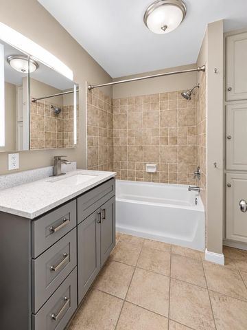 7913 5th Street NE, Fridley, MN 55432