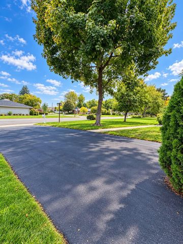 7913 5th Street NE, Fridley, MN 55432