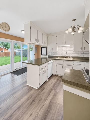 7913 5th Street NE, Fridley, MN 55432