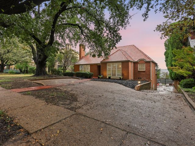 2341 Lofton Terrace, Fort Worth, TX 76109