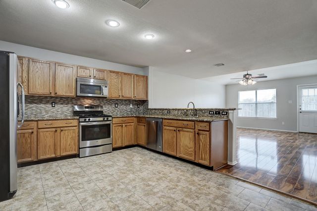 223 Sunset Colony Drive, Rosharon, TX 77583