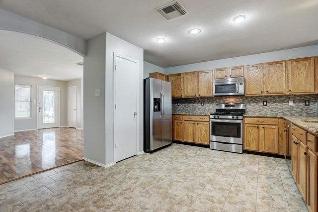 223 Sunset Colony Drive, Rosharon, TX 77583