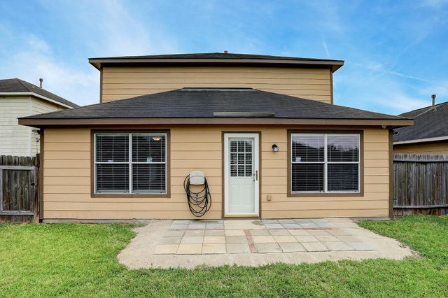 223 Sunset Colony Drive, Rosharon, TX 77583