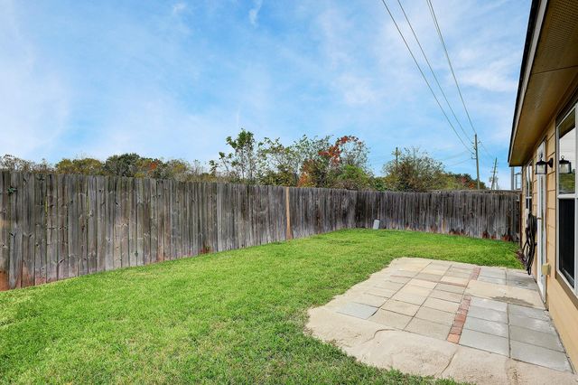 223 Sunset Colony Drive, Rosharon, TX 77583