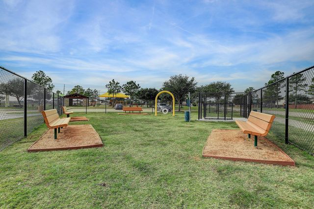 223 Sunset Colony Drive, Rosharon, TX 77583