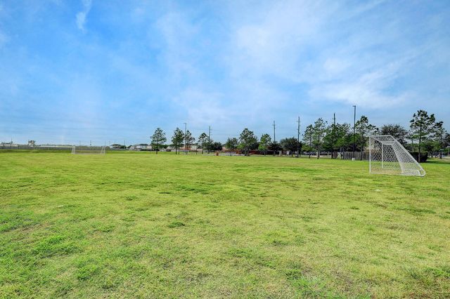 223 Sunset Colony Drive, Rosharon, TX 77583