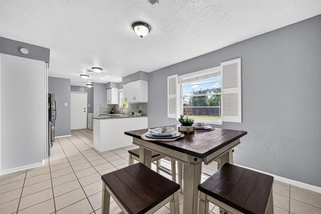 6013 Leafwood Circle, League City, TX 77573