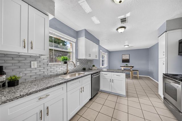 6013 Leafwood Circle, League City, TX 77573