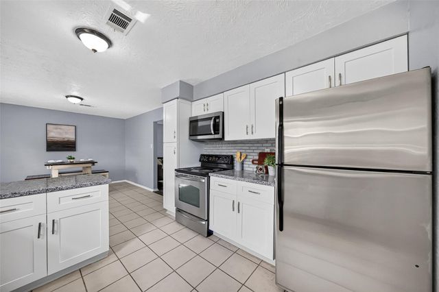 6013 Leafwood Circle, League City, TX 77573