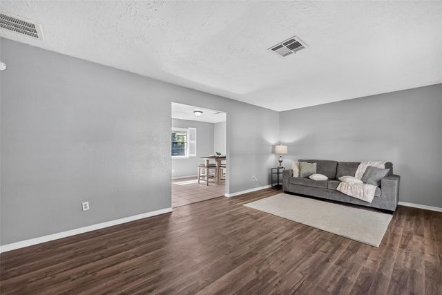 6013 Leafwood Circle, League City, TX 77573