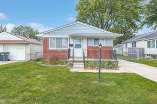 22217 Dorion Street, Saint Clair Shores, MI 48082