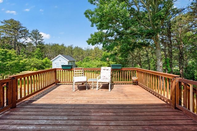 12 Cransbourne Cir, Mashpee, MA 02649