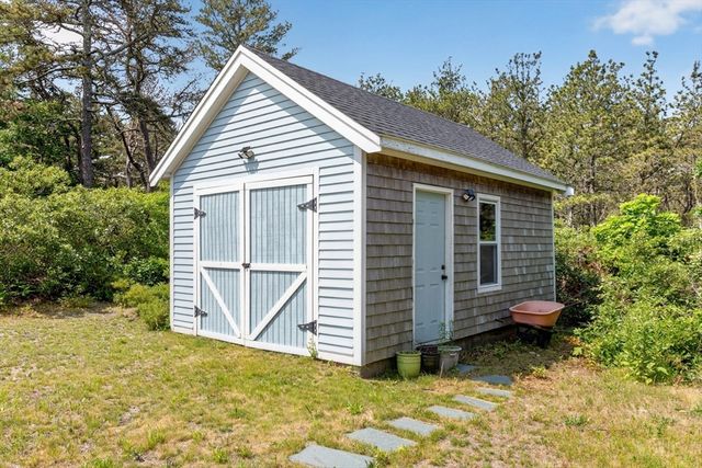 12 Cransbourne Cir, Mashpee, MA 02649