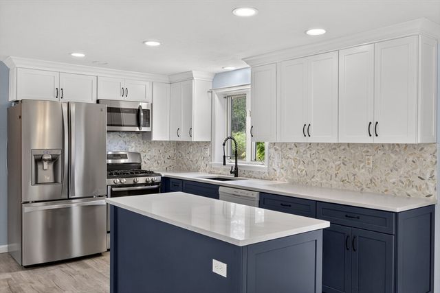 12 Cransbourne Cir, Mashpee, MA 02649