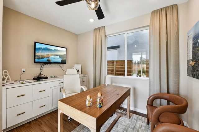 8655 Starburst Way, Sacramento, CA 95823