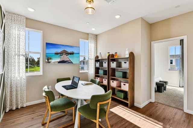 8655 Starburst Way, Sacramento, CA 95823