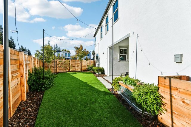 8655 Starburst Way, Sacramento, CA 95823