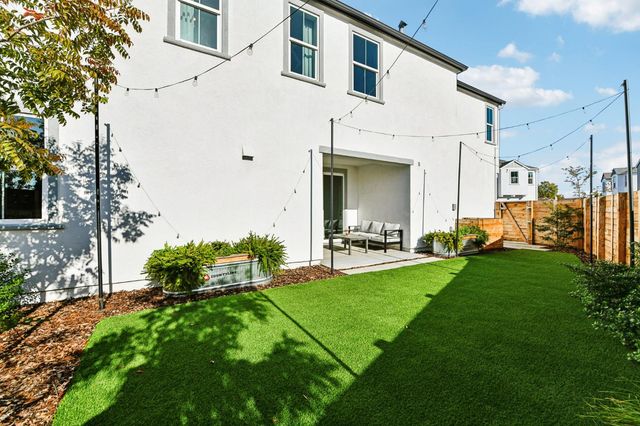 8655 Starburst Way, Sacramento, CA 95823