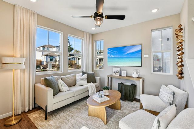 8655 Starburst Way, Sacramento, CA 95823