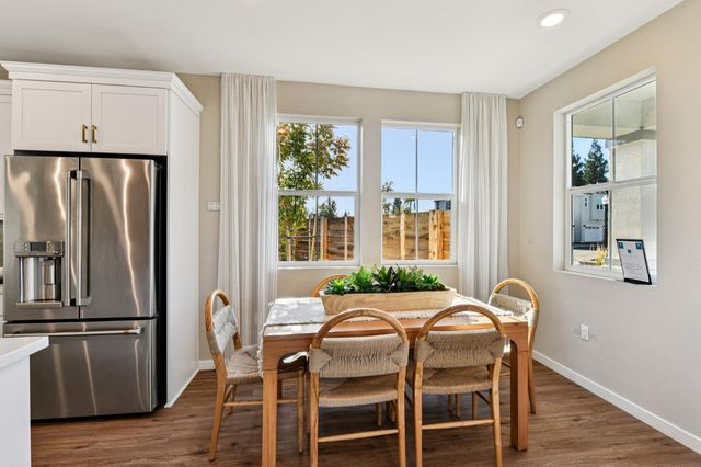 8655 Starburst Way, Sacramento, CA 95823