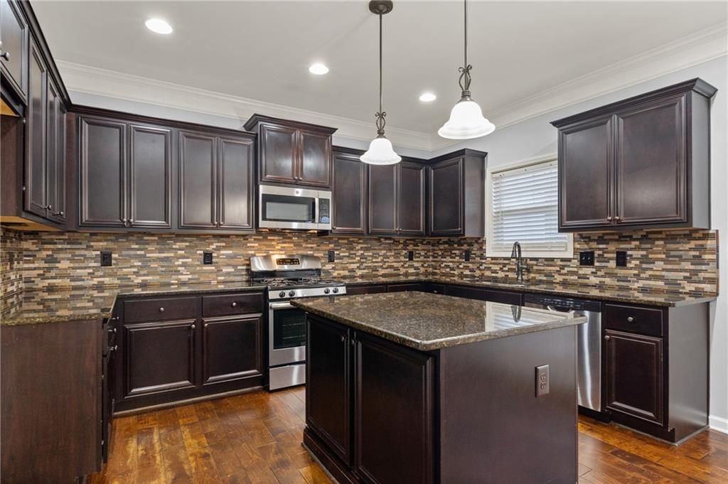 Image 12 of property listing at 3910 Pleasant Woods Drive, Cumming, GA 30028