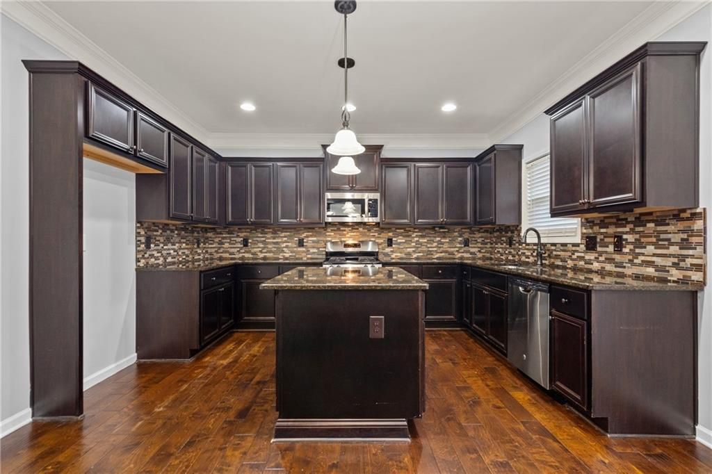 Image 15 of property listing at 3910 Pleasant Woods Drive, Cumming, GA 30028