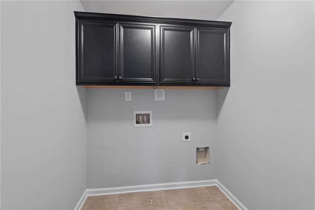 Image 25 of property listing at 3910 Pleasant Woods Drive, Cumming, GA 30028