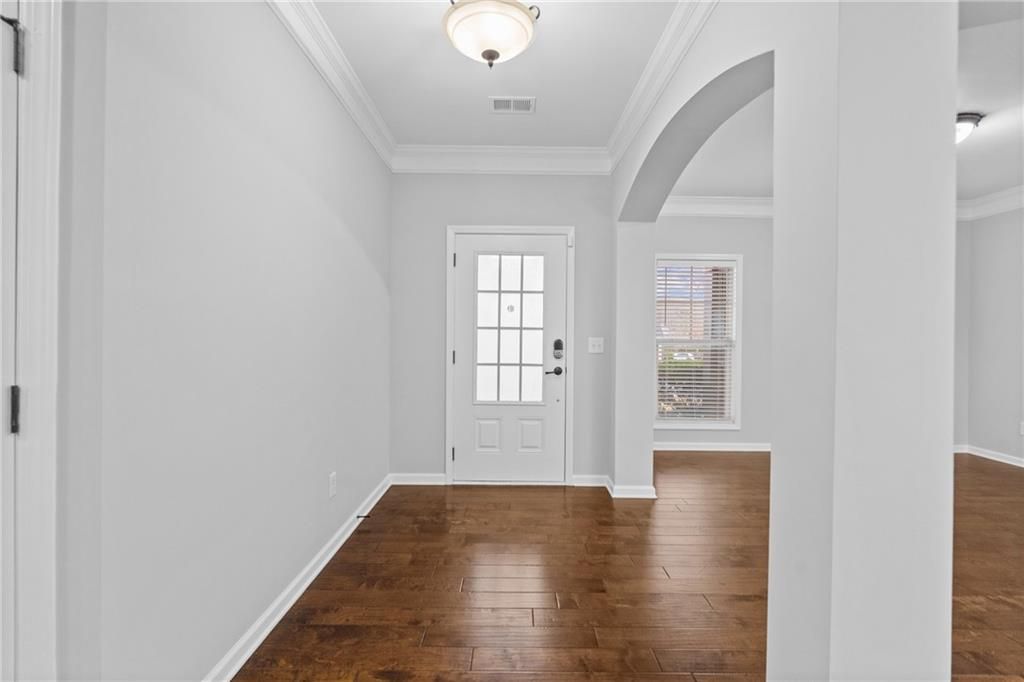 Image 6 of property listing at 3910 Pleasant Woods Drive, Cumming, GA 30028