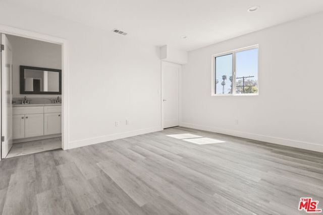2936 West Boulevard B, Los Angeles, CA 90016