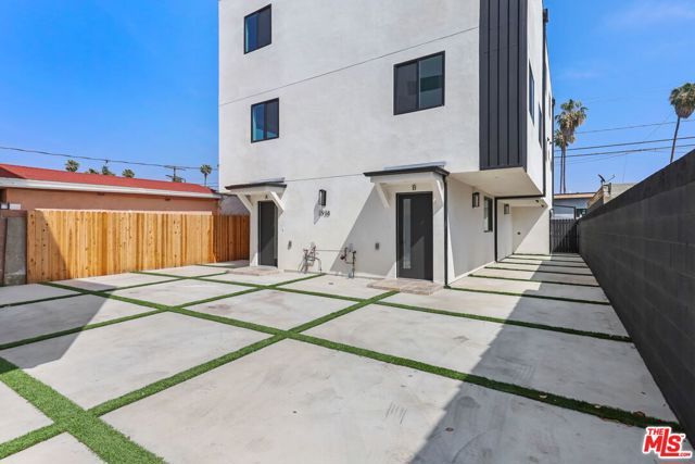 2936 West Boulevard B, Los Angeles, CA 90016