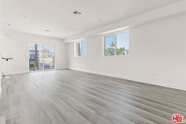 2936 West Boulevard B, Los Angeles, CA 90016