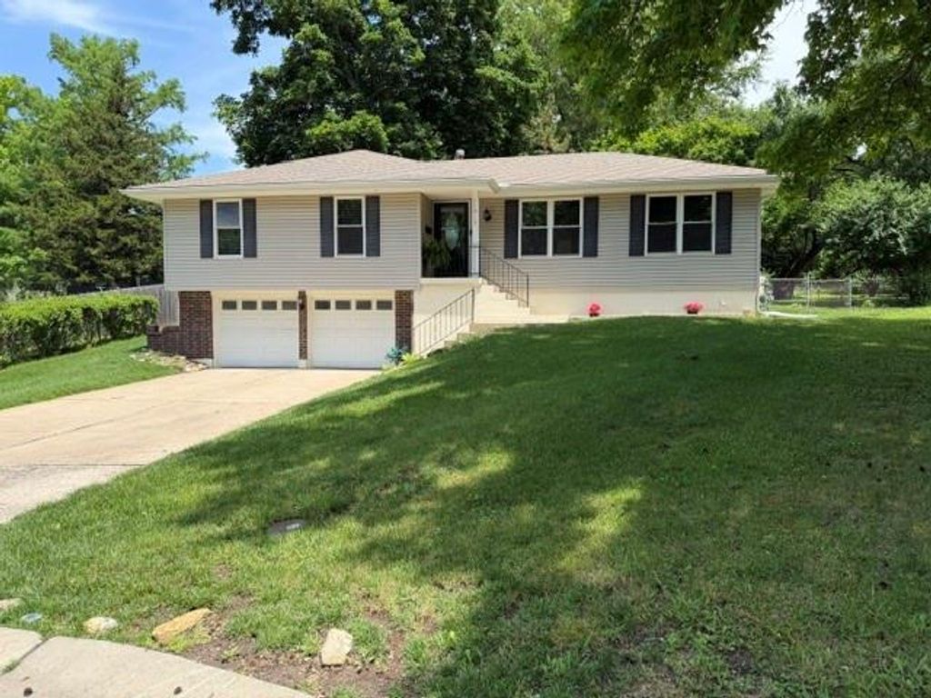 11915 Sycamore Avenue, Grandview, MO 64030
