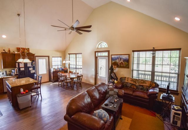 21803 CR 2178, Troup, TX 75789