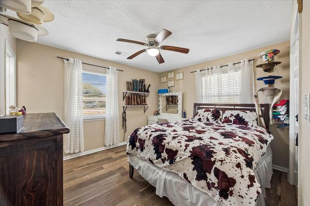 4531 County Road 424, Alvin, TX 77511