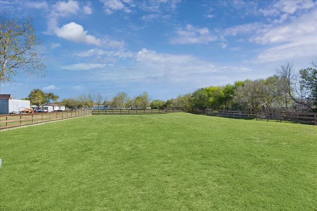 4531 County Road 424, Alvin, TX 77511