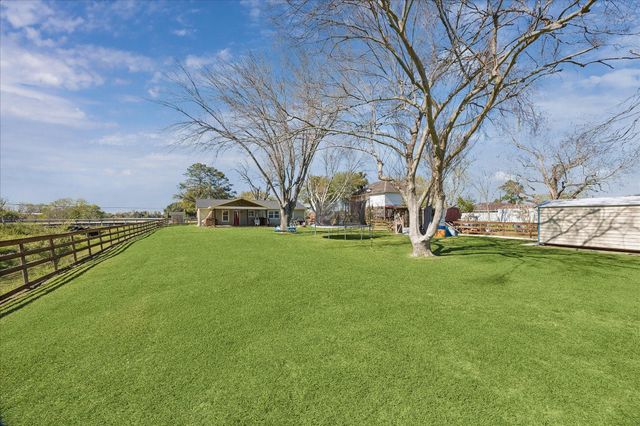 4531 County Road 424, Alvin, TX 77511