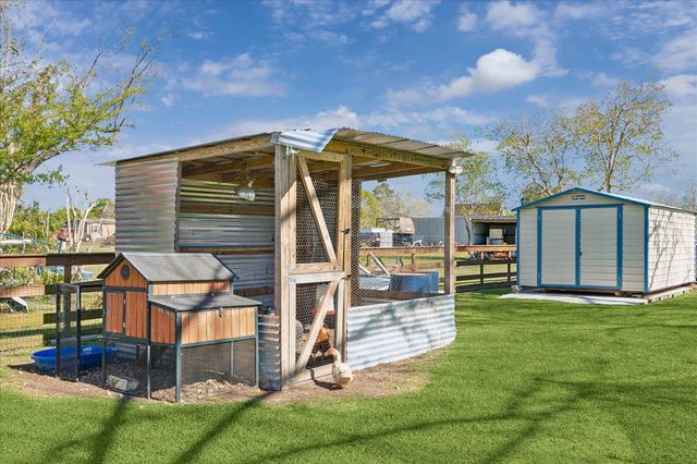 4531 County Road 424, Alvin, TX 77511