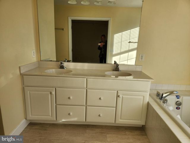 2481 WALNUT ROCKER LN, Herndon, VA 20171