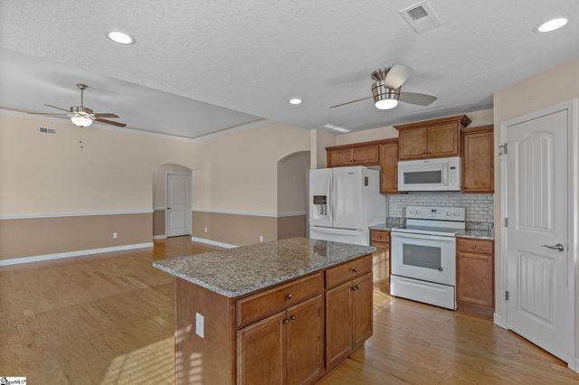 167 Mistwood Lane, Boiling Springs, SC 29316