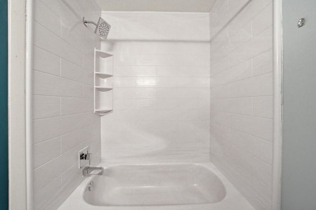 5 E Carriageway Drive 308, Hazel Crest, IL 60429