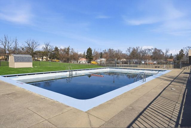 5 E Carriageway Drive 308, Hazel Crest, IL 60429