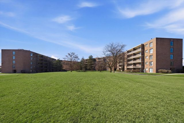 5 E Carriageway Drive 308, Hazel Crest, IL 60429