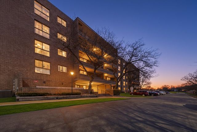 5 E Carriageway Drive 308, Hazel Crest, IL 60429