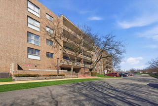 5 E Carriageway Drive 308, Hazel Crest, IL 60429