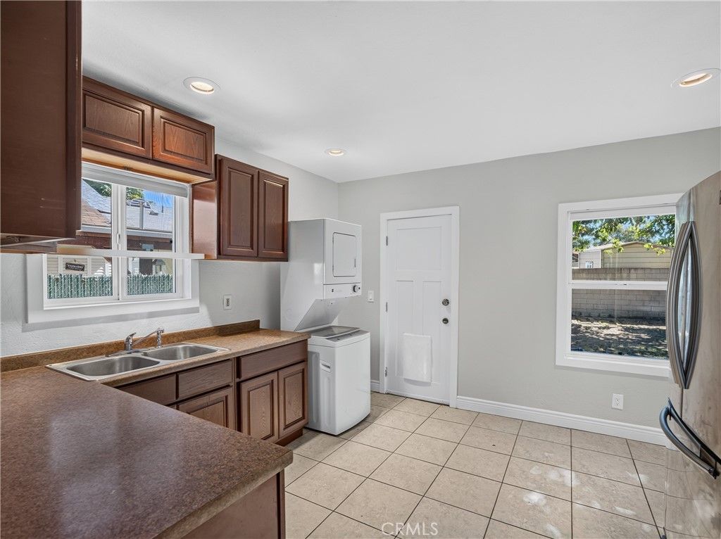 12 E 53rd, Long Beach, CA 90805 — photo 3