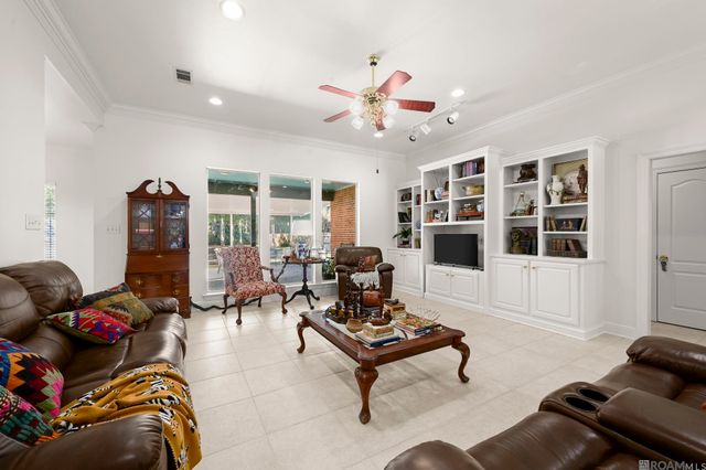 29601 Melanie St, Walker, LA 70785